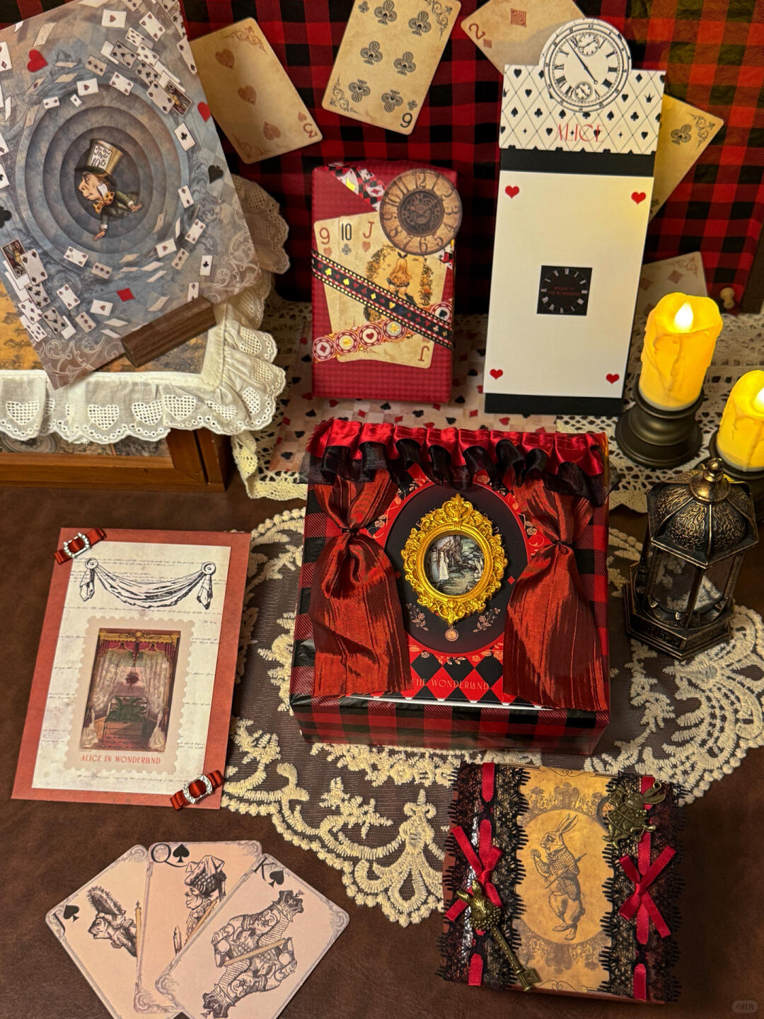 Crimson & Gold Glow — Waite-Style Gold Foil Tarot Deck